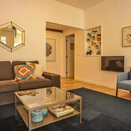 Marques De Pombal - 8 Bedroom Guest house *