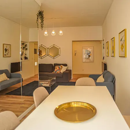 Marques De Pombal - 8 Bedroom Гостьовий будинок *