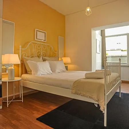 Marques De Pombal - 8 Bedroom Guest house *