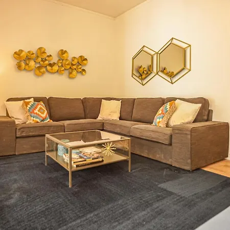 Marques De Pombal - 8 Bedroom Guest house Lisbon