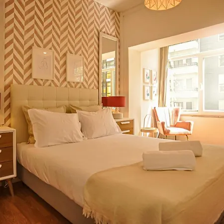 Marques De Pombal - 8 Bedroom Guest house *