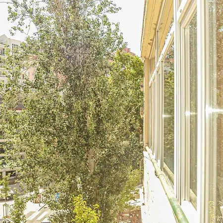 Guest house Marques De Pombal - 8 Bedroom Lisbon